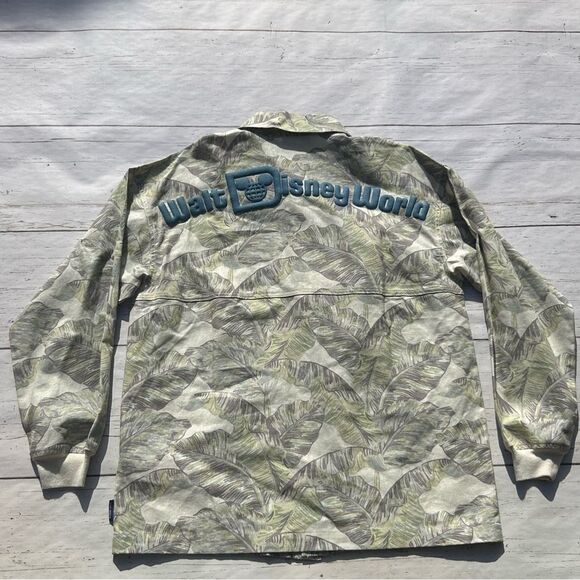 Walt Disney World Men’s Spirit Jersey Button Up Shirt Jacket Green Size Small - Picture 2 of 7
